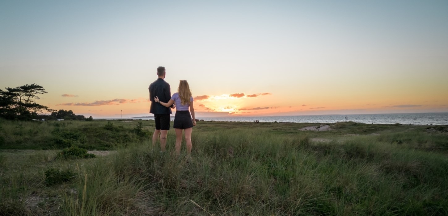 Paar und den Sonnenuntergang bei Flyvesandet