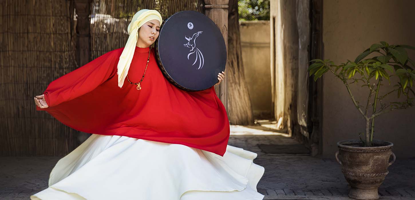 Kvinde danser i Afghanistan